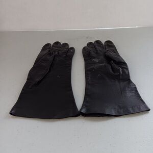 Elegant Black Leather Gloves